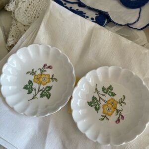 White Floral Scalloped Small Bowls
